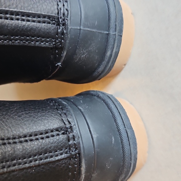 Cat & Jack Black Snowboots - Picture 5 of 11